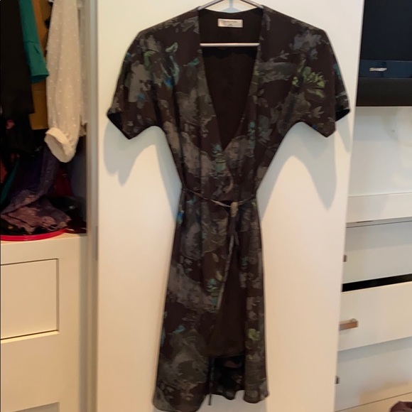 Babaton dress from Aritzia - Picture 5 of 5